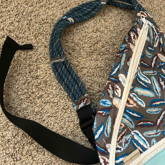 KAVU Paxton Pack Rope Sling Crossbody Bag Fine Feathers Blue Travel Outdoor Zip - Picture 6 of 13